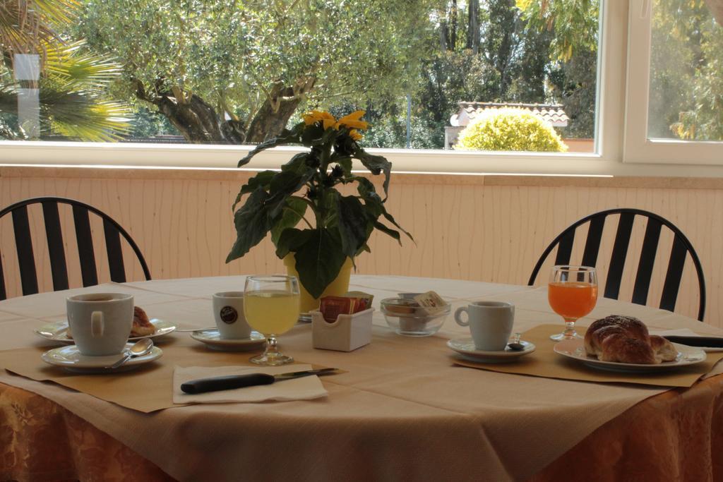Hotel Villa Aurora لاتينا المظهر الخارجي الصورة