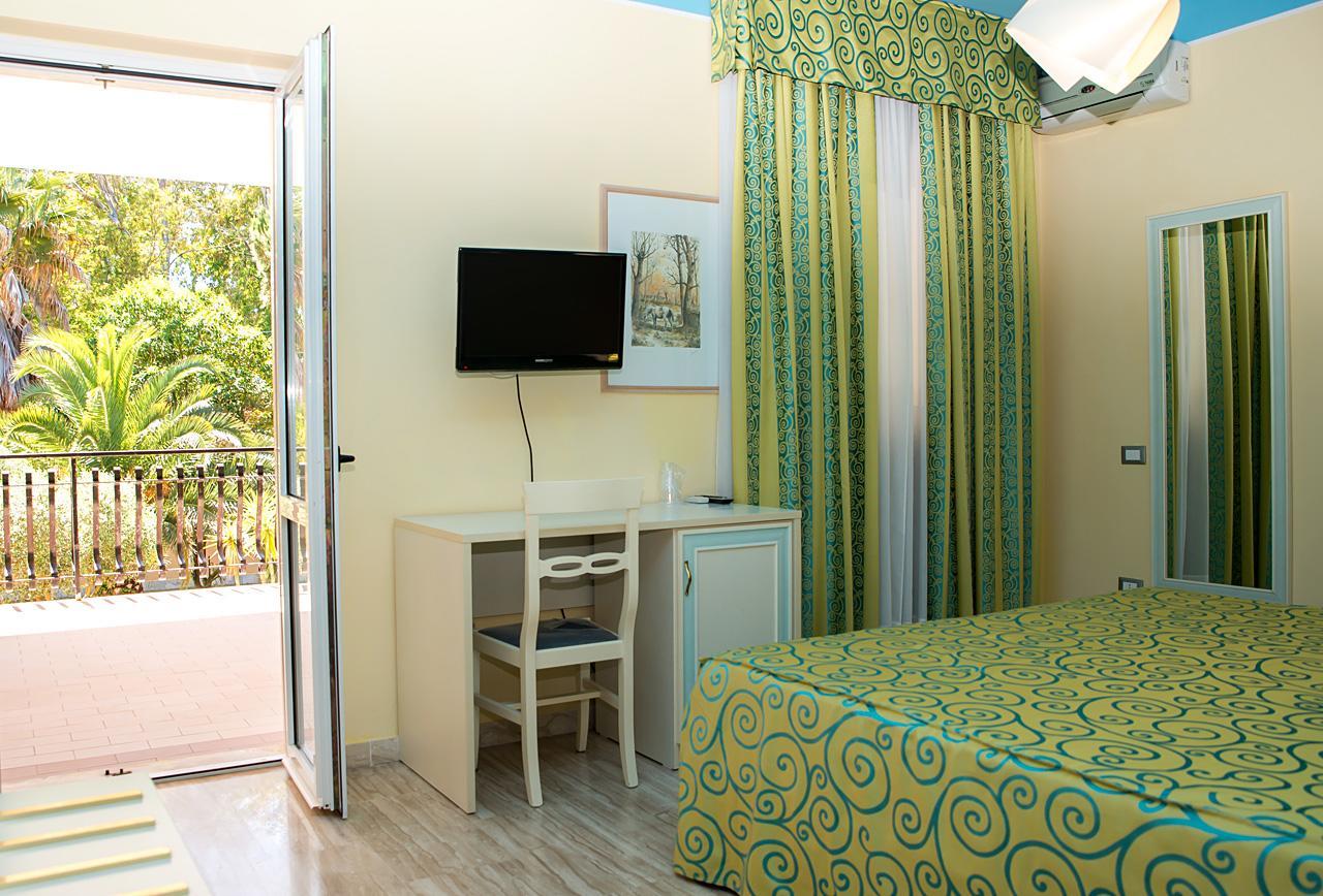 Hotel Villa Aurora لاتينا المظهر الخارجي الصورة